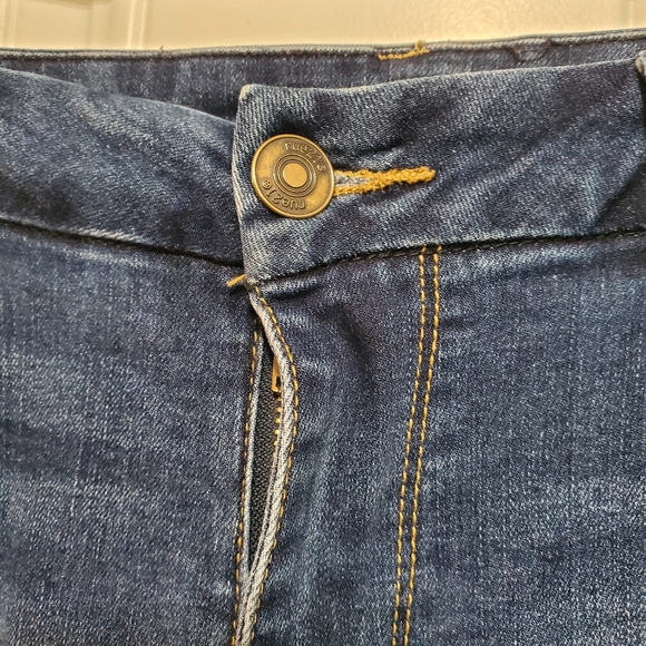 RUE 21 CURVY Mid-Rise Ankle Distressed Jeggings - Picture 7 of 16